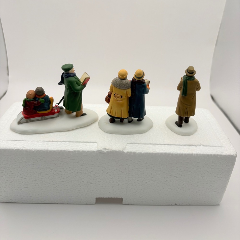 Department 56 Heritage Village Caroling Thru The City Set of 3 Porcelain Figures - Picture 2 of 4